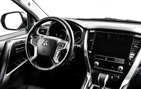 Mitsubishi Pajero Sport III рестайлинг, 2020 год, 3 698 000 рублей, 9 фотография
