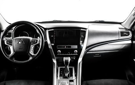 Mitsubishi Pajero Sport III рестайлинг, 2020 год, 3 698 000 рублей, 11 фотография