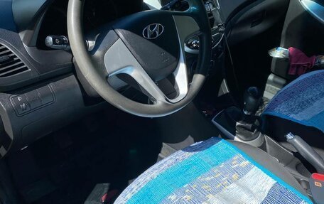 Hyundai Solaris II рестайлинг, 2013 год, 950 000 рублей, 13 фотография