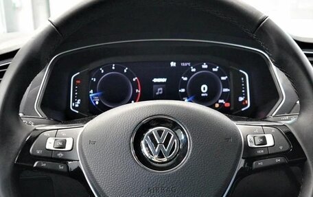 Volkswagen Tiguan II, 2019 год, 2 130 000 рублей, 3 фотография