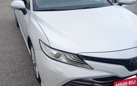 Toyota Camry, 2018 год, 2 800 000 рублей, 4 фотография