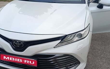 Toyota Camry, 2018 год, 2 800 000 рублей, 2 фотография