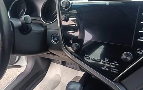 Toyota Camry, 2018 год, 2 800 000 рублей, 8 фотография