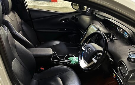 Toyota Prius IV XW50, 2017 год, 1 810 000 рублей, 8 фотография