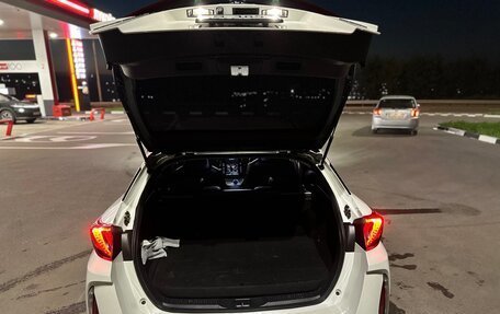 Toyota Prius IV XW50, 2017 год, 1 810 000 рублей, 5 фотография