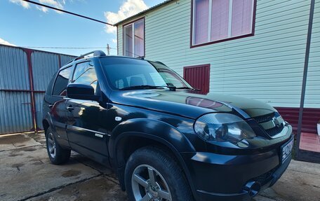 Chevrolet Niva I рестайлинг, 2017 год, 855 000 рублей, 2 фотография