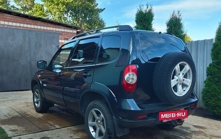 Chevrolet Niva I рестайлинг, 2017 год, 855 000 рублей, 4 фотография