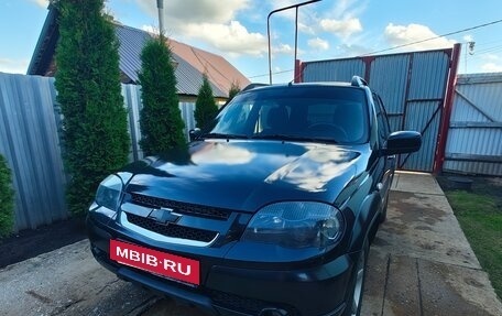 Chevrolet Niva I рестайлинг, 2017 год, 855 000 рублей, 5 фотография
