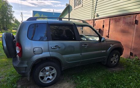 Chevrolet Niva I рестайлинг, 2011 год, 520 000 рублей, 4 фотография