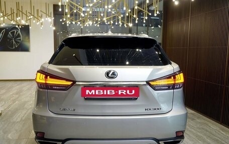 Lexus RX IV рестайлинг, 2021 год, 5 800 000 рублей, 4 фотография