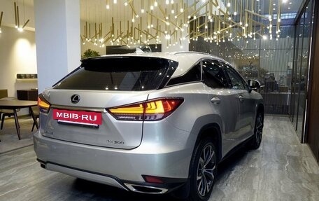 Lexus RX IV рестайлинг, 2021 год, 5 800 000 рублей, 2 фотография