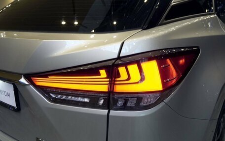 Lexus RX IV рестайлинг, 2021 год, 5 800 000 рублей, 8 фотография