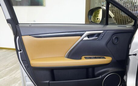 Lexus RX IV рестайлинг, 2021 год, 5 800 000 рублей, 9 фотография