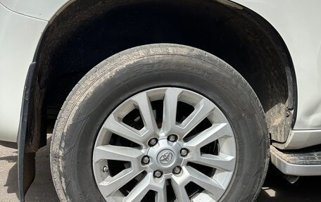 Toyota Land Cruiser Prado 150 рестайлинг 2, 2015 год, 4 000 000 рублей, 5 фотография