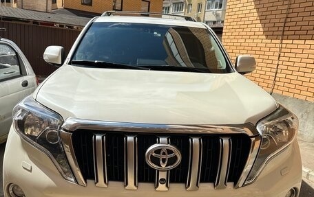 Toyota Land Cruiser Prado 150 рестайлинг 2, 2015 год, 4 000 000 рублей, 2 фотография