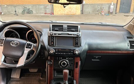 Toyota Land Cruiser Prado 150 рестайлинг 2, 2015 год, 4 000 000 рублей, 12 фотография