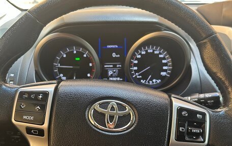 Toyota Land Cruiser Prado 150 рестайлинг 2, 2015 год, 4 000 000 рублей, 22 фотография
