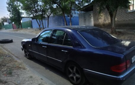 Mercedes-Benz E-Класс, 1998 год, 200 000 рублей, 3 фотография