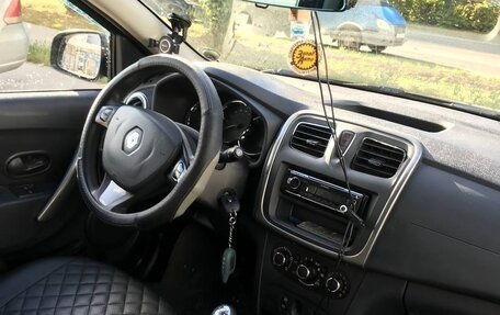 Renault Sandero II рестайлинг, 2016 год, 1 050 000 рублей, 2 фотография