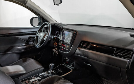 Mitsubishi Outlander III рестайлинг 3, 2021 год, 2 545 000 рублей, 13 фотография