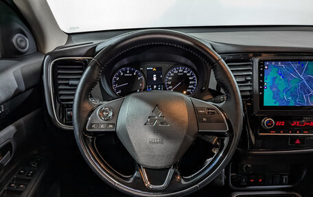 Mitsubishi Outlander III рестайлинг 3, 2021 год, 2 545 000 рублей, 22 фотография