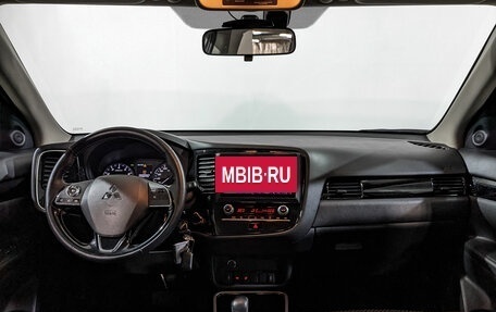 Mitsubishi Outlander III рестайлинг 3, 2021 год, 2 545 000 рублей, 14 фотография