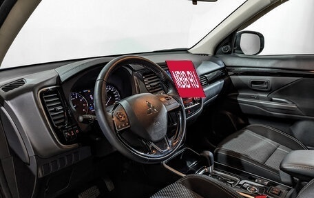Mitsubishi Outlander III рестайлинг 3, 2021 год, 2 545 000 рублей, 15 фотография