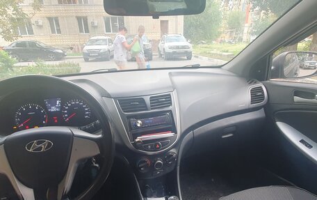 Hyundai Solaris II рестайлинг, 2013 год, 650 000 рублей, 1 фотография