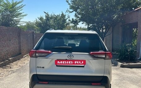 Toyota RAV4, 2020 год, 3 500 000 рублей, 2 фотография