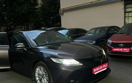 Toyota Camry, 2021 год, 3 500 000 рублей, 2 фотография