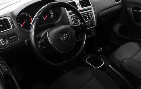 Volkswagen Polo VI (EU Market), 2016 год, 937 000 рублей, 18 фотография