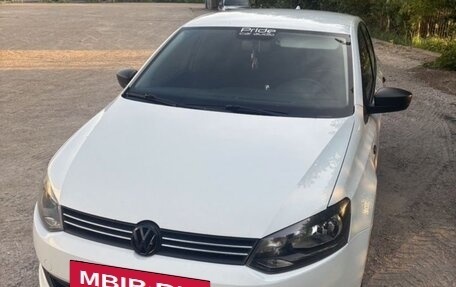 Volkswagen Polo VI (EU Market), 2013 год, 700 000 рублей, 2 фотография