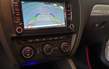 Volkswagen Jetta VI, 2015 год, 1 300 000 рублей, 15 фотография