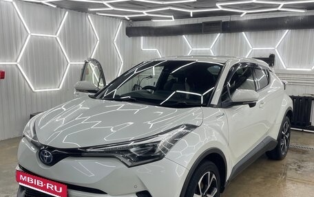 Toyota C-HR I рестайлинг, 2017 год, 1 999 000 рублей, 7 фотография