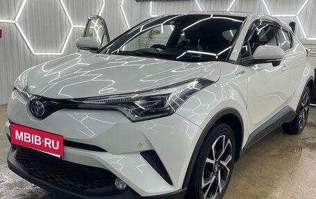 Toyota C-HR I рестайлинг, 2017 год, 1 999 000 рублей, 2 фотография