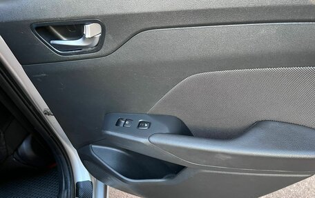 Hyundai Solaris II рестайлинг, 2018 год, 899 999 рублей, 3 фотография