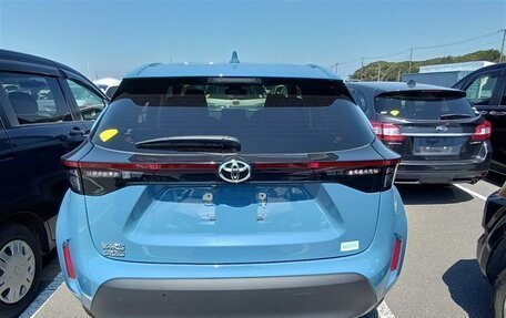 Toyota Yaris Cross, 2022 год, 1 750 000 рублей, 3 фотография