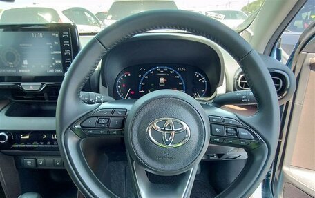 Toyota Yaris Cross, 2022 год, 1 750 000 рублей, 11 фотография