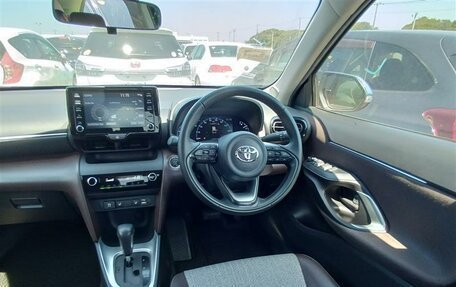 Toyota Yaris Cross, 2022 год, 1 750 000 рублей, 12 фотография