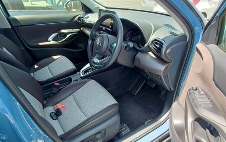 Toyota Yaris Cross, 2022 год, 1 750 000 рублей, 14 фотография