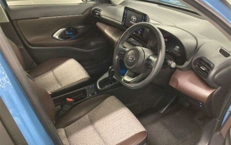 Toyota Yaris Cross, 2022 год, 1 750 000 рублей, 27 фотография