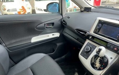 Toyota Wish II, 2017 год, 1 106 000 рублей, 13 фотография
