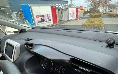 Toyota Wish II, 2017 год, 1 106 000 рублей, 15 фотография