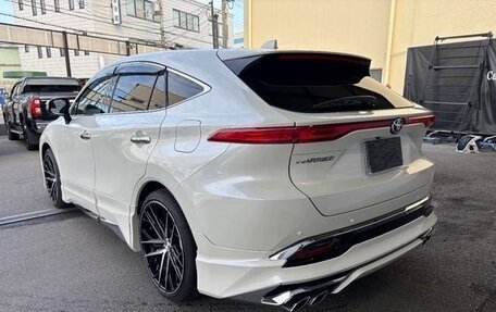 Toyota Harrier, 2022 год, 2 186 000 рублей, 4 фотография