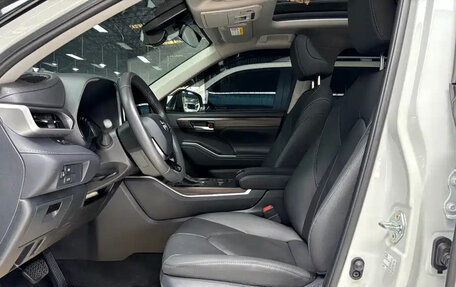 Toyota Highlander, 2024 год, 4 650 099 рублей, 5 фотография