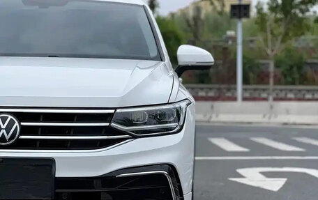 Volkswagen Tiguan II, 2022 год, 2 950 099 рублей, 2 фотография