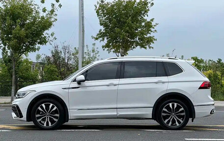 Volkswagen Tiguan II, 2022 год, 2 950 099 рублей, 3 фотография