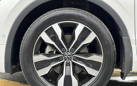 Volkswagen Tiguan II, 2022 год, 2 950 099 рублей, 21 фотография