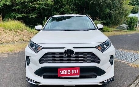 Toyota RAV4, 2021 год, 1 879 000 рублей, 8 фотография