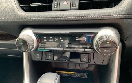 Toyota RAV4, 2021 год, 1 879 000 рублей, 13 фотография